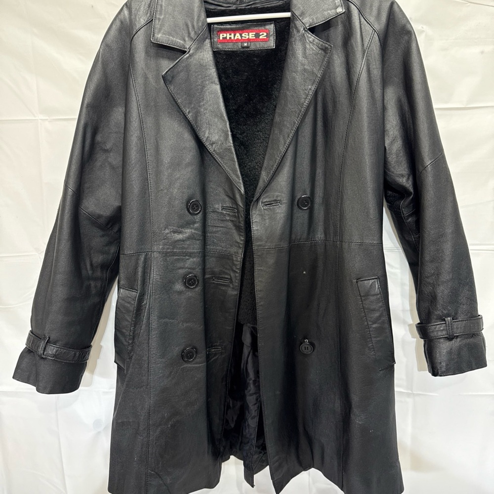Sleek Black Trench Coat with Notched Lapel